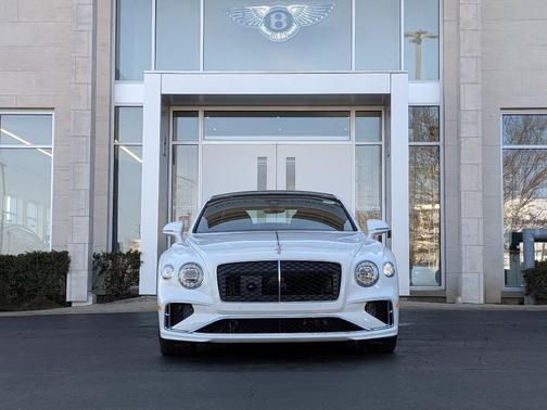 Glacier White 2026 Bentley Flying Spur