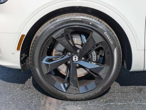 2024 Bentley Bentayga V8