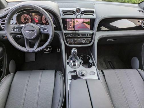 2024 Bentley Bentayga V8