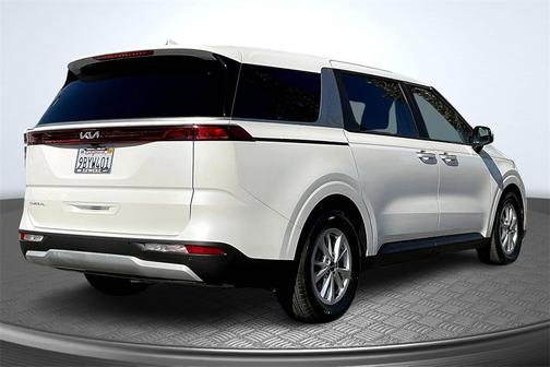 2023 Kia Carnival LX