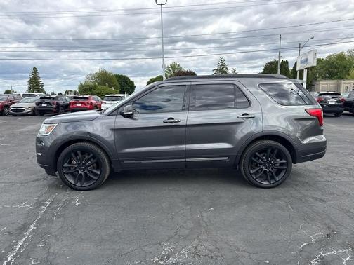 MAGNETIC METALLIC 2018 Ford Explorer XLT