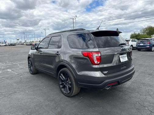 MAGNETIC METALLIC 2018 Ford Explorer XLT