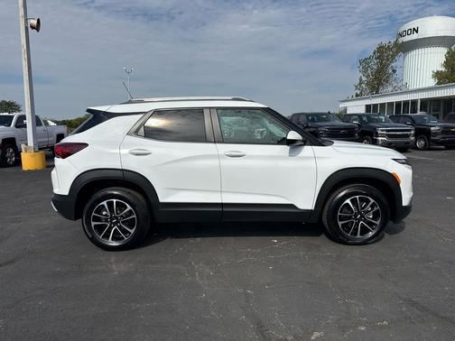 Summit White 2025 Chevrolet Trailblazer LT