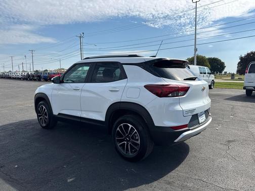 Summit White 2025 Chevrolet Trailblazer LT