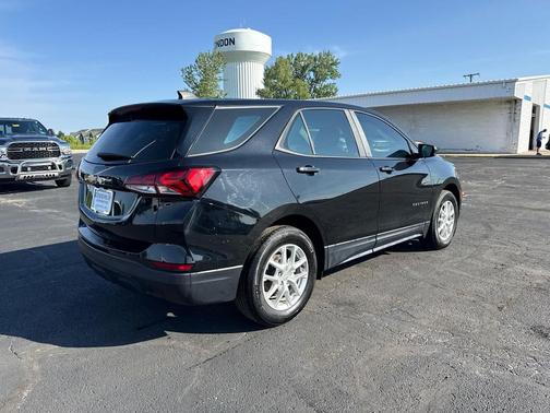 Mosaic Black Metallic 2024 Chevrolet Equinox LS