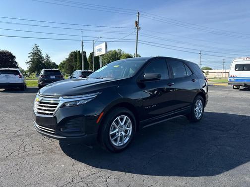 Mosaic Black Metallic 2024 Chevrolet Equinox LS