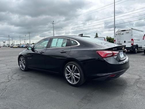 Mosaic Black Metallic 2022 Chevrolet Malibu FWD LT