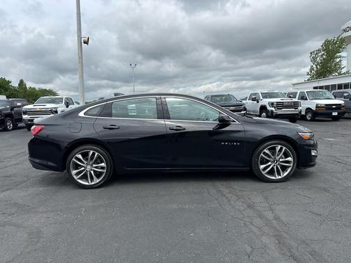 Mosaic Black Metallic 2022 Chevrolet Malibu FWD LT