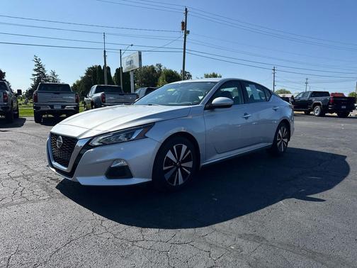Brilliant Silver Metallic 2022 Nissan Altima 2.5 SV