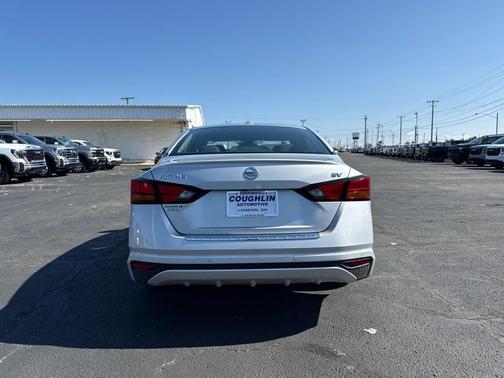 Brilliant Silver Metallic 2022 Nissan Altima 2.5 SV