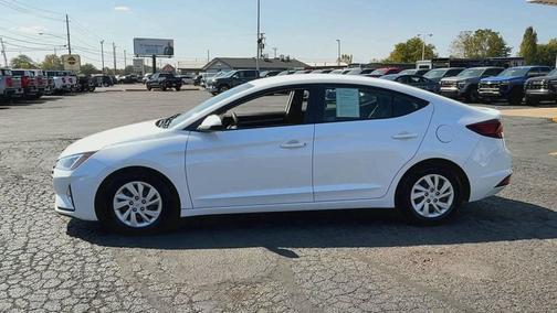 2019 Hyundai ELANTRA SE