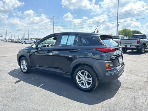 Ultra Black 2020 Hyundai KONA SE