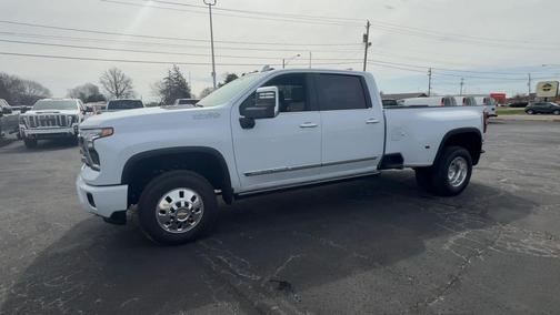 Polar White Tricoat 2026 Chevrolet Silverado 3500 High Country