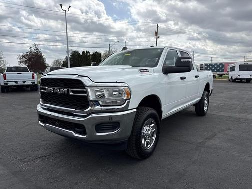 Bright White Clearcoat 2023 RAM 2500 Tradesman Crew Cab 4x4 6'4' Box