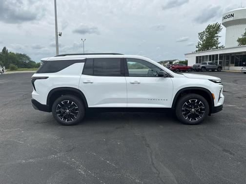 Summit White 2026 Chevrolet Traverse LT