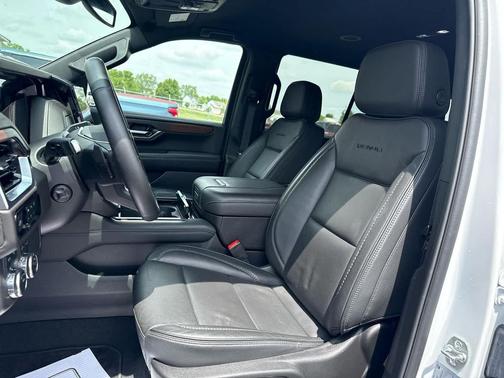 Summit White 2025 GMC Yukon Denali