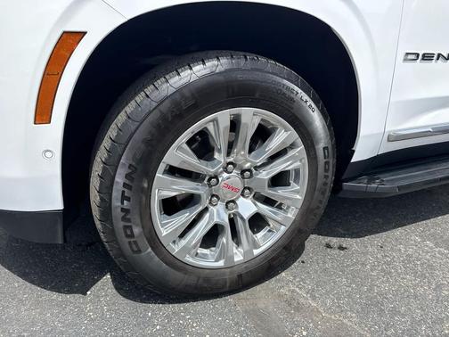 Summit White 2025 GMC Yukon Denali