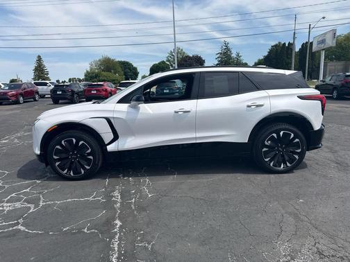 Iridescent Pearl Tricoat 2025 Chevrolet Blazer EV AWD RS