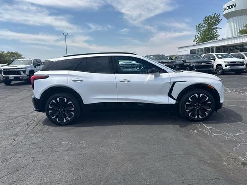 Iridescent Pearl Tricoat 2025 Chevrolet Blazer EV AWD RS