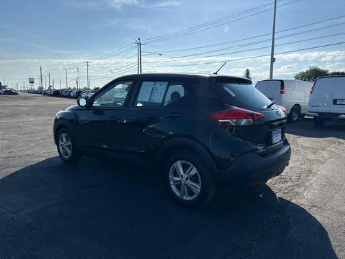 Super Black 2020 Nissan Kicks S