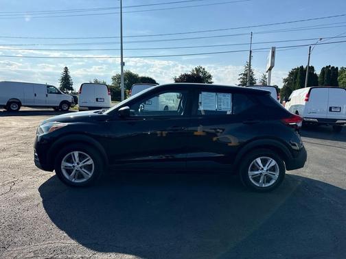 Super Black 2020 Nissan Kicks S