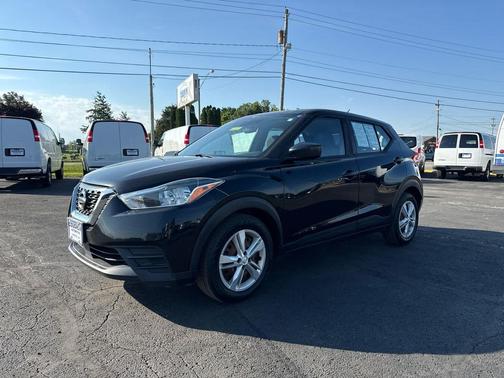 Super Black 2020 Nissan Kicks S