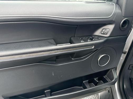 ICONIC SILVER METALLIC 2024 Ford Expedition Max XLT