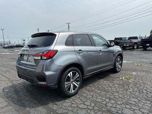 Mercury Gray Metallic 2024 Mitsubishi Outlander Sport 2.0 ES