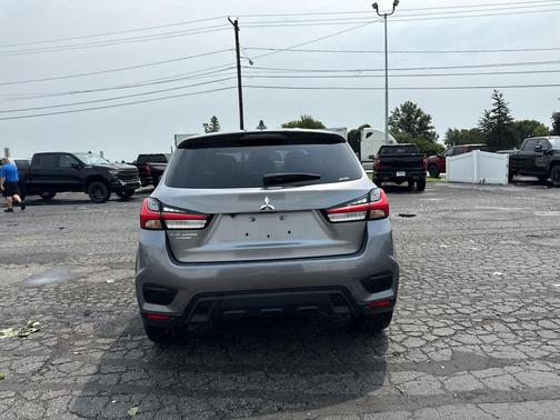 Mercury Gray Metallic 2024 Mitsubishi Outlander Sport 2.0 ES