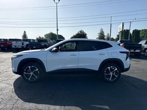 Summit White 2024 Chevrolet Trax FWD 1RS