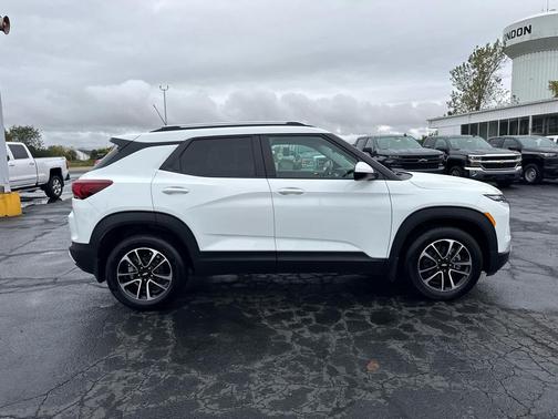Summit White 2026 Chevrolet Trailblazer LT
