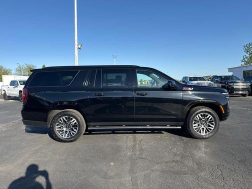 Black 2025 Chevrolet Suburban 4WD Z71