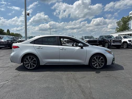 Classic Silver Metallic 2022 Toyota Corolla SE