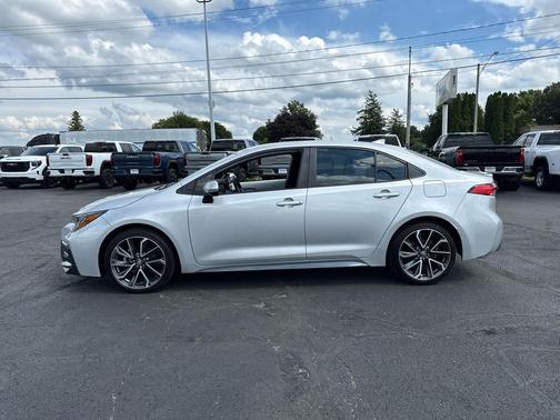 Classic Silver Metallic 2022 Toyota Corolla SE