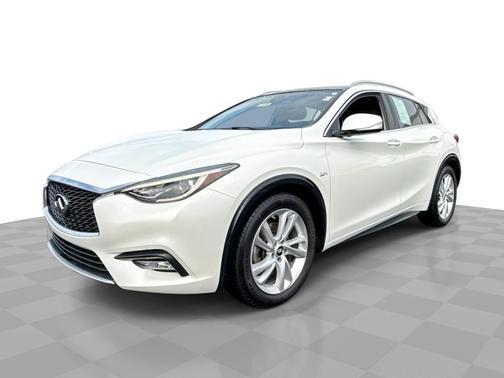 2017 INFINITI QX30 Premium