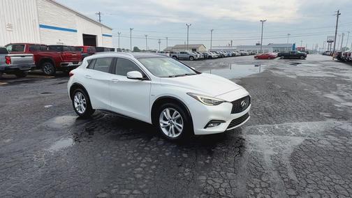 2017 INFINITI QX30 Premium