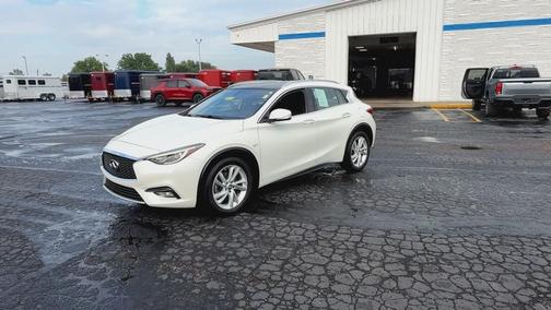 2017 INFINITI QX30 Premium