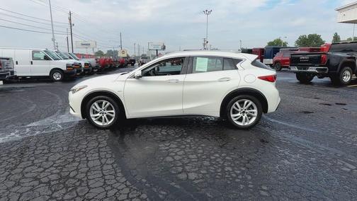2017 INFINITI QX30 Premium