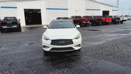 2017 INFINITI QX30 Premium