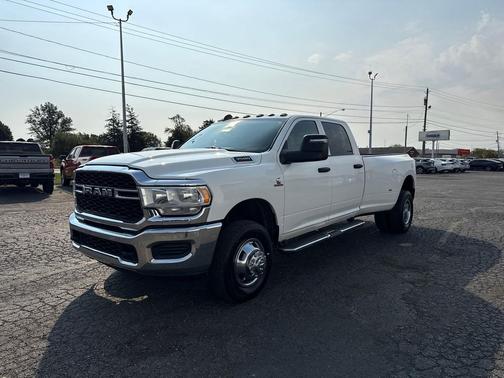 2023 RAM 3500 Tradesman Crew Cab 4x4 8' Box