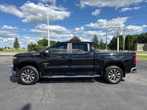 Black 2020 Chevrolet Silverado 1500 LT