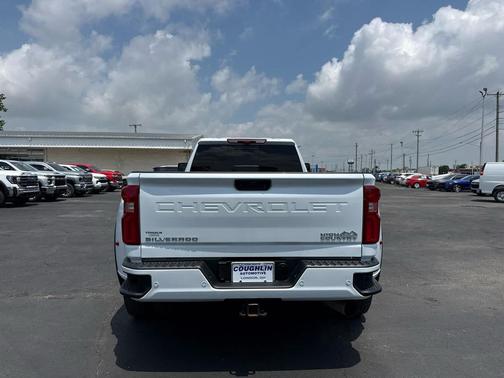 Polar White Tricoat 2026 Chevrolet Silverado 3500 High Country