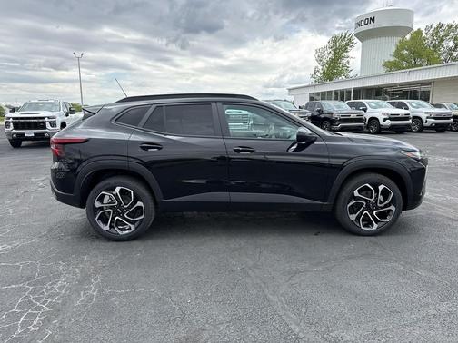 Mosaic Black Metallic 2026 Chevrolet Trax FWD 2RS