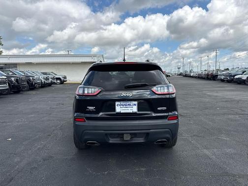 Diamond Black Crystal Pearlcoat 2019 Jeep Cherokee Latitude Plus