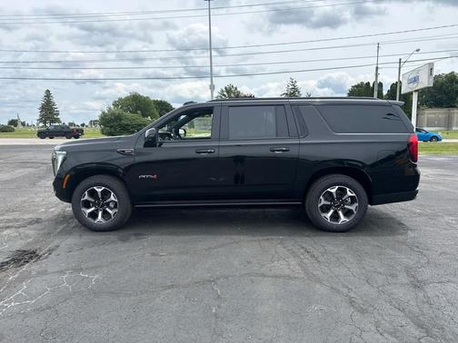 Onyx Black 2026 GMC Yukon XL 4WD AT4 Ultimate