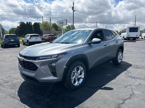 Sterling Gray Metallic 2026 Chevrolet Trax LS