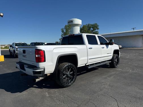 White Frost Tricoat 2019 GMC Sierra 2500 Denali