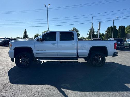 White Frost Tricoat 2019 GMC Sierra 2500 Denali