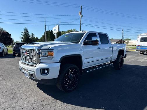 White Frost Tricoat 2019 GMC Sierra 2500 Denali