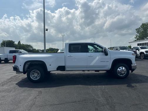 Summit White 2026 Chevrolet Silverado 3500 LTZ